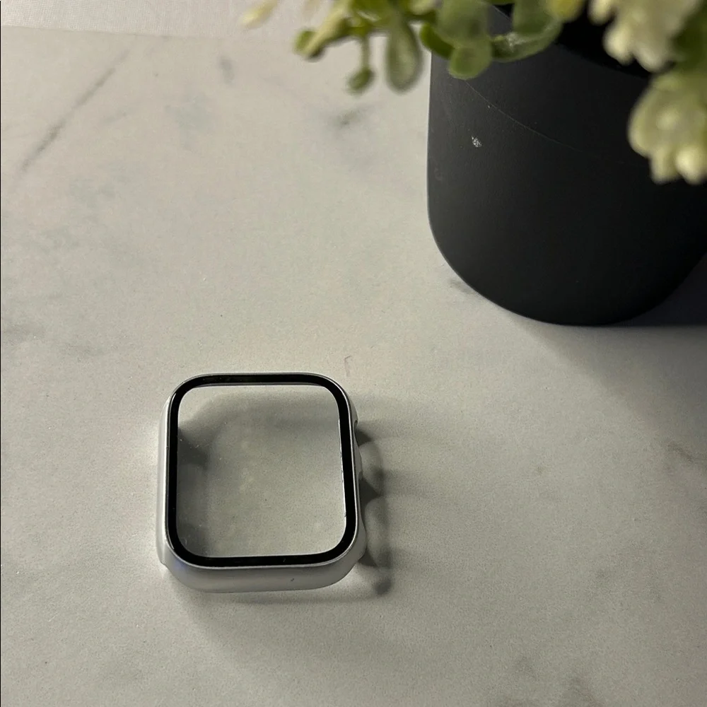Sleek Silver Smartwatch Cover